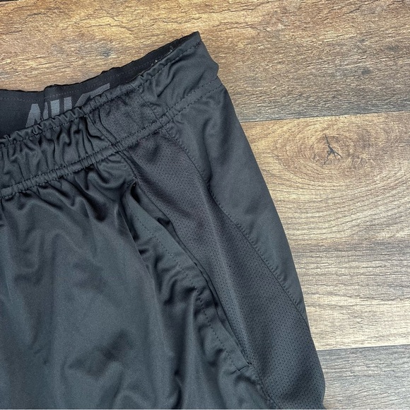 Nike Men's Dri-FIT Totality 9" Unlined Shorts - Picture 4 of 10